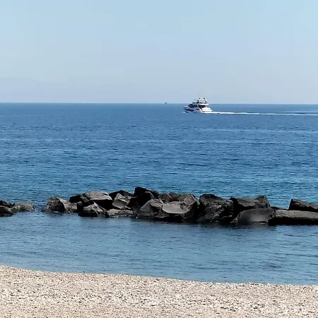 Casa Vacanze Etna Mare *