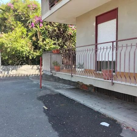 Casa Vacanze Etna Mare Bed and Breakfast *