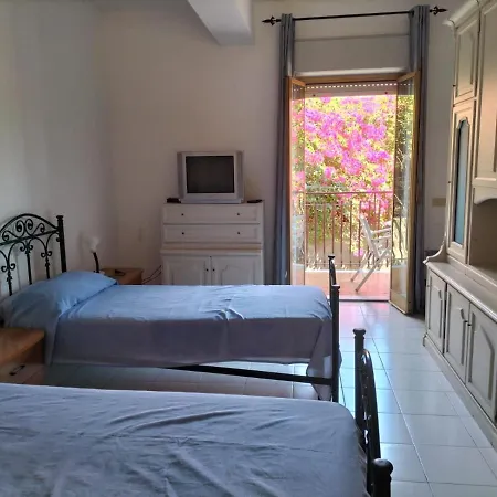 Bed and Breakfast Casa Vacanze Etna Mare